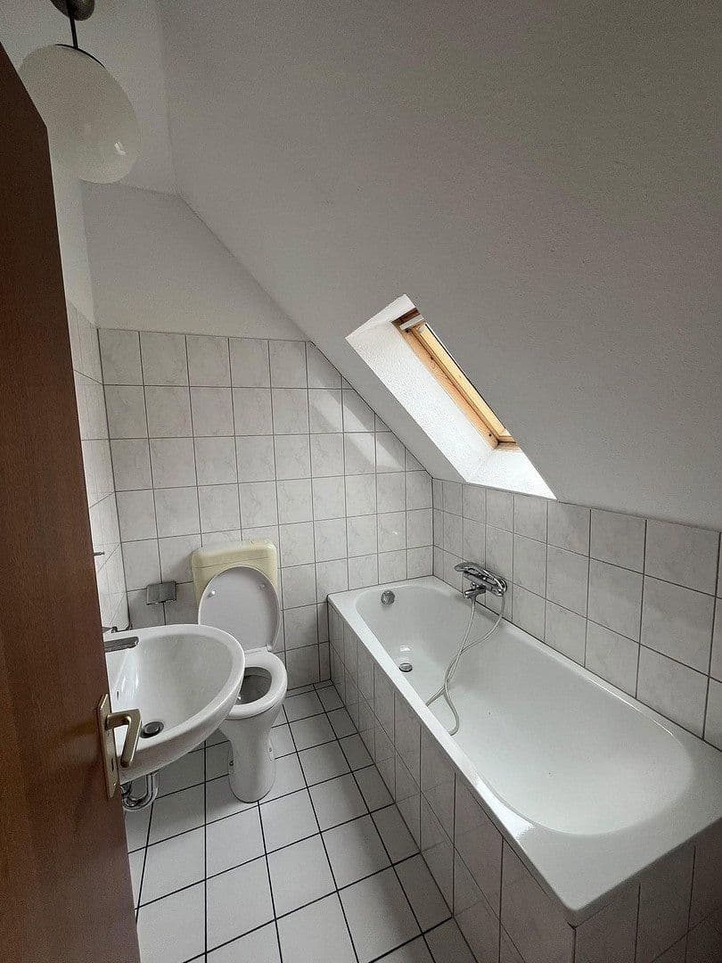 Prenájom bytu 4-izbový 97 m², Klimmweg 10, Wuppertal, Severné Porýnie - Westfálsko Prenájom bytu 4-izbový 97 m², Klimmweg 10, Wuppertal, Severné Porýnie - Westfálsko