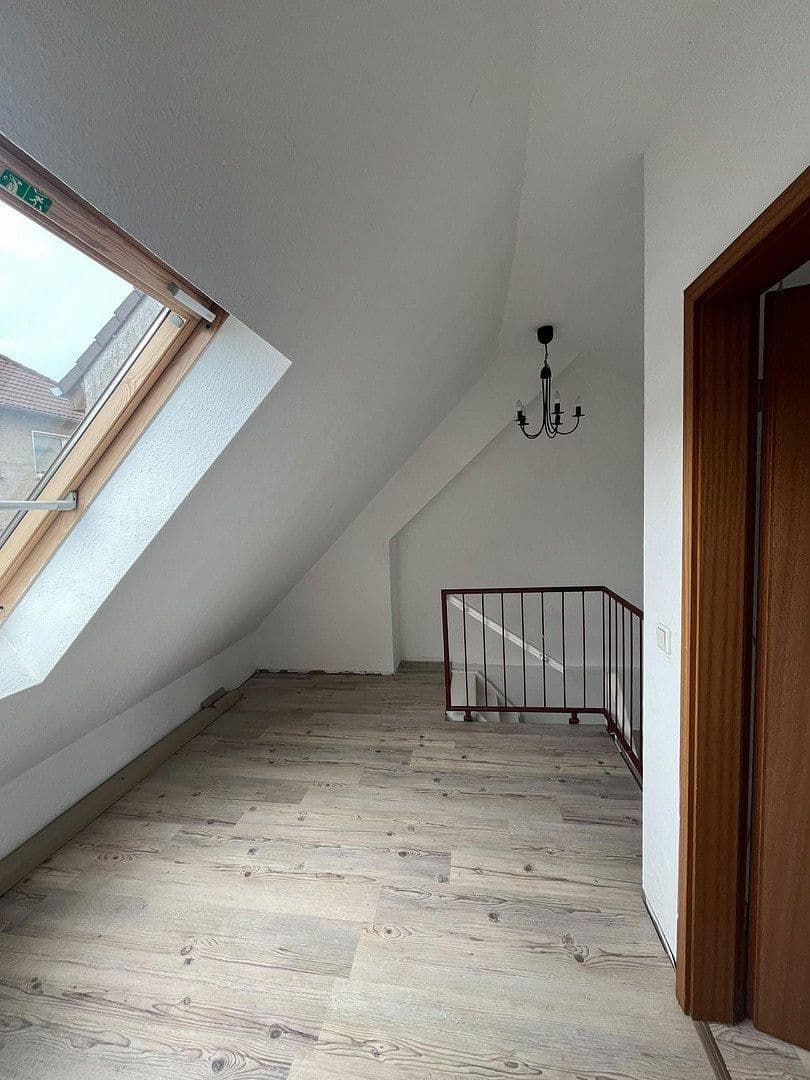 Prenájom bytu 4-izbový 97 m², Klimmweg 10, Wuppertal, Severné Porýnie - Westfálsko Prenájom bytu 4-izbový 97 m², Klimmweg 10, Wuppertal, Severné Porýnie - Westfálsko