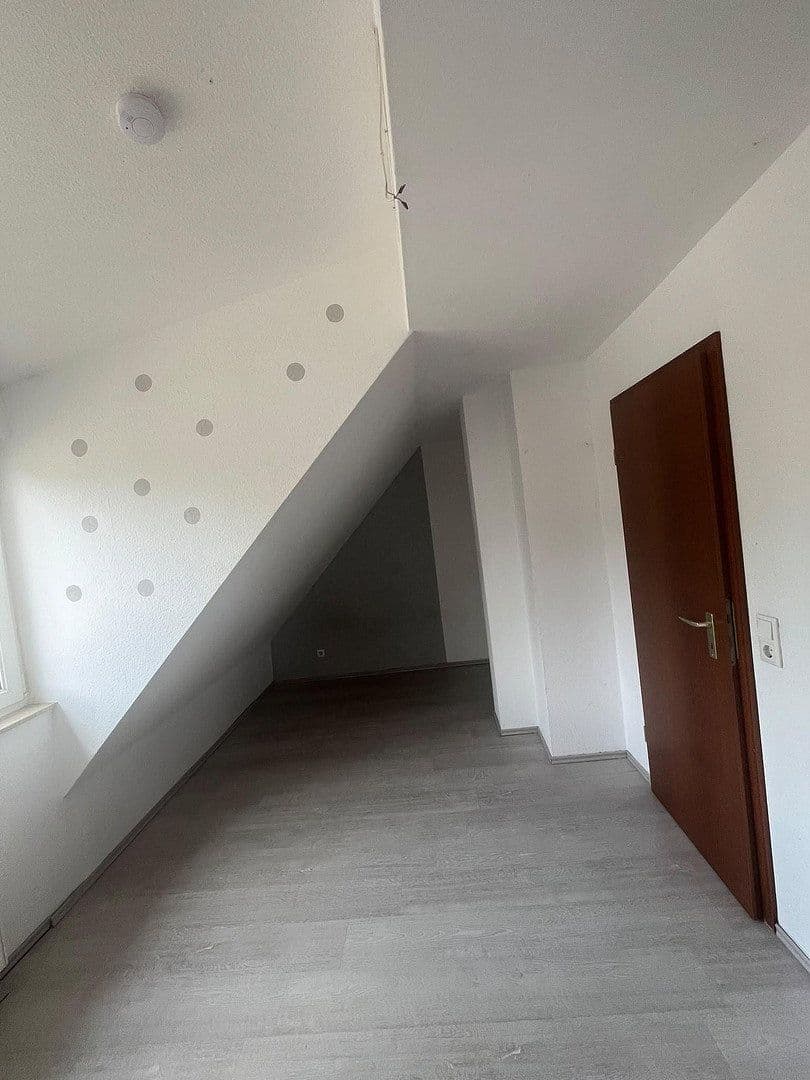 Prenájom bytu 4-izbový 97 m², Klimmweg 10, Wuppertal, Severné Porýnie - Westfálsko Prenájom bytu 4-izbový 97 m², Klimmweg 10, Wuppertal, Severné Porýnie - Westfálsko
