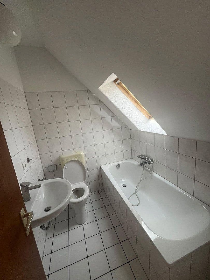 Prenájom bytu 4-izbový 97 m², Klimmweg 10, Wuppertal, Severné Porýnie - Westfálsko Prenájom bytu 4-izbový 97 m², Klimmweg 10, Wuppertal, Severné Porýnie - Westfálsko