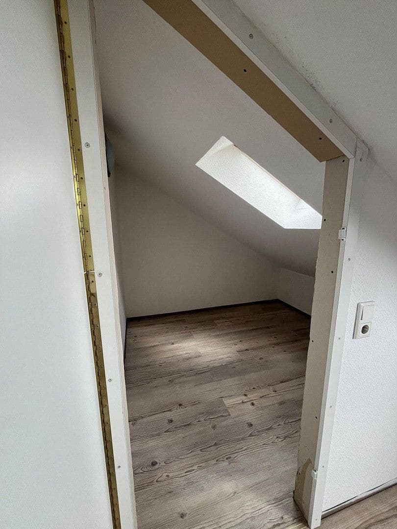 Prenájom bytu 4-izbový 97 m², Klimmweg 10, Wuppertal, Severné Porýnie - Westfálsko Prenájom bytu 4-izbový 97 m², Klimmweg 10, Wuppertal, Severné Porýnie - Westfálsko