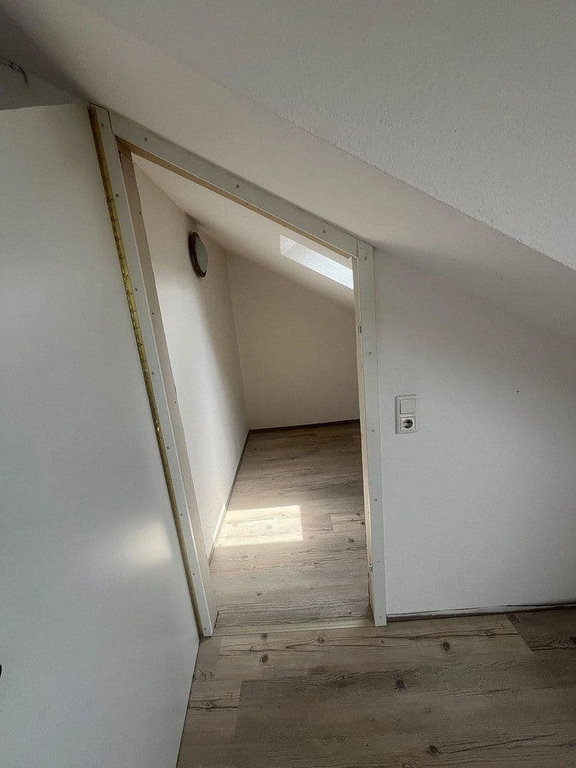 Prenájom bytu 4-izbový 97 m², Klimmweg 10, Wuppertal, Severné Porýnie - Westfálsko Prenájom bytu 4-izbový 97 m², Klimmweg 10, Wuppertal, Severné Porýnie - Westfálsko