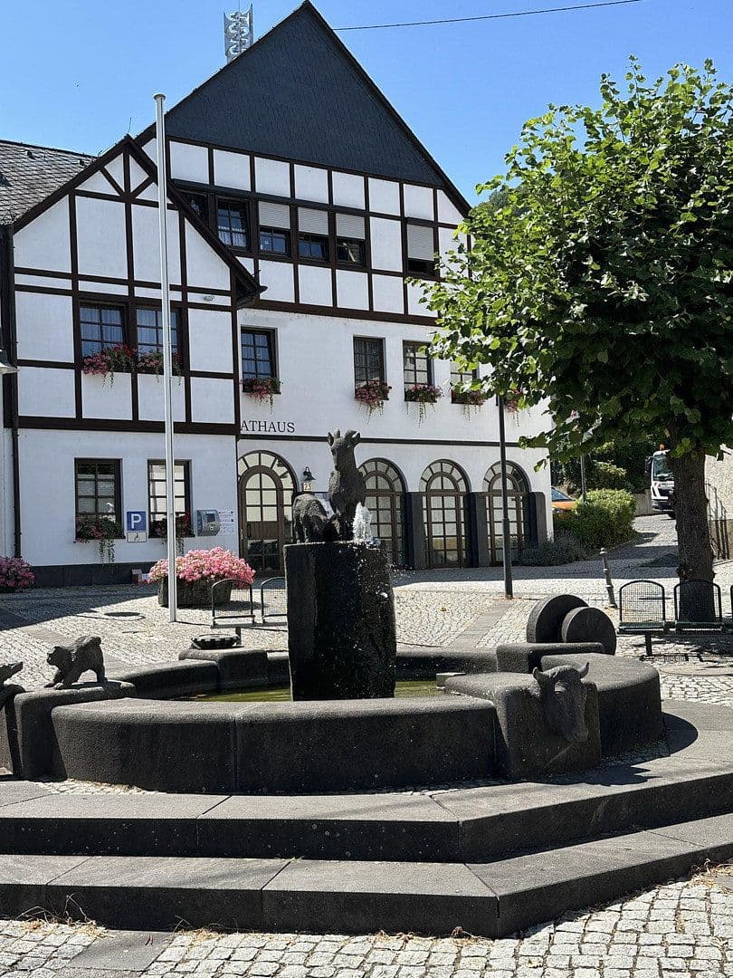 Prenájom bytu 4-izbový 110 m², Josef-Leusch-Straße 23, Brohl-Lützing, Porýnie-Falcko Prenájom bytu 4-izbový 110 m², Josef-Leusch-Straße 23, Brohl-Lützing, Porýnie-Falcko
