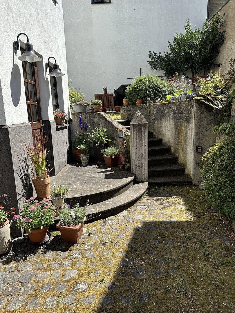 Prenájom bytu 4-izbový 110 m², Josef-Leusch-Straße 23, Brohl-Lützing, Porýnie-Falcko Prenájom bytu 4-izbový 110 m², Josef-Leusch-Straße 23, Brohl-Lützing, Porýnie-Falcko