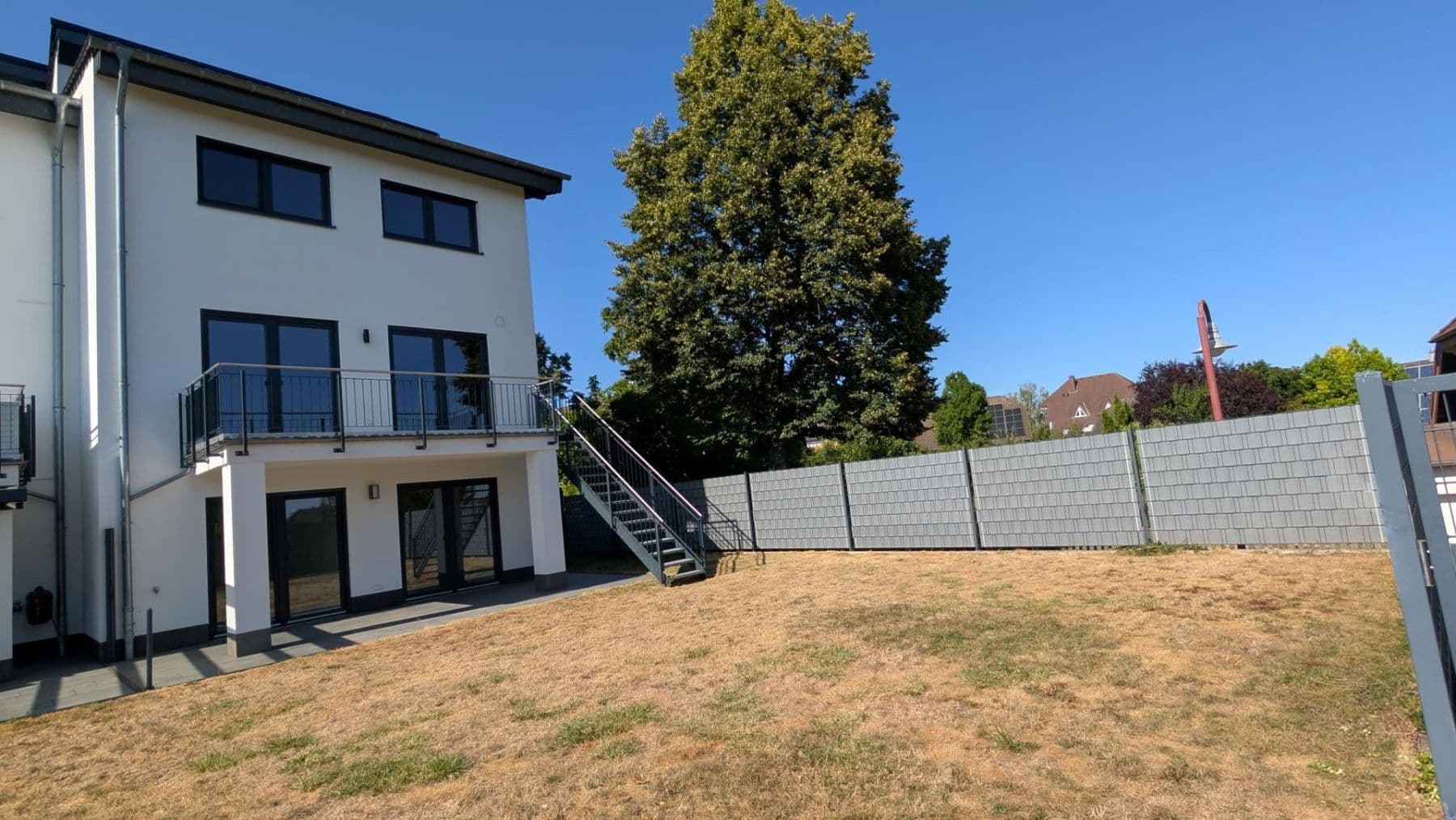 Predaj domu 209 m², pozemok 374 m², Polch, Porýnie-Falcko Predaj domu 209 m², pozemok 374 m², Polch, Porýnie-Falcko
