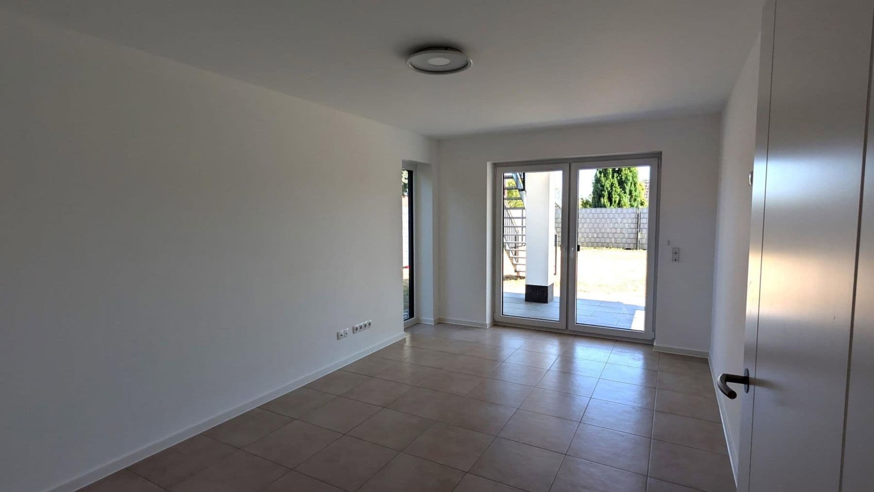 Predaj domu 209 m², pozemok 374 m², Polch, Porýnie-Falcko Predaj domu 209 m², pozemok 374 m², Polch, Porýnie-Falcko