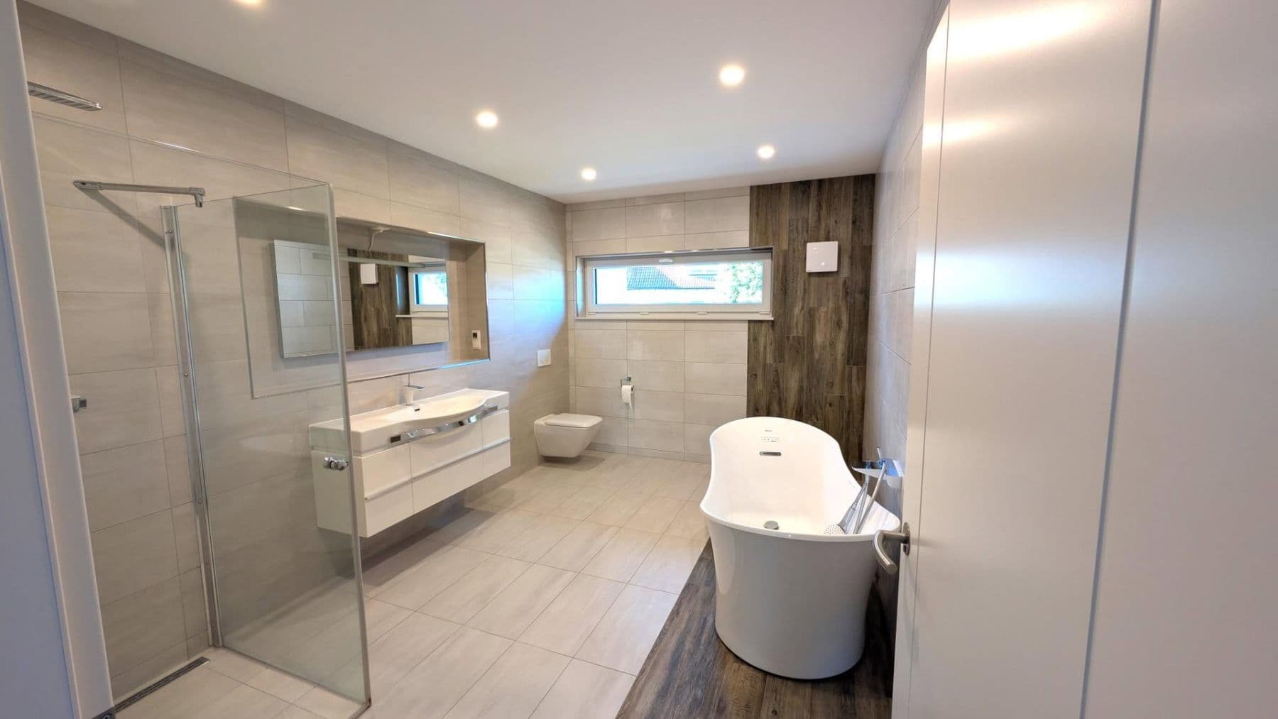 Predaj domu 209 m², pozemok 374 m², Polch, Porýnie-Falcko Predaj domu 209 m², pozemok 374 m², Polch, Porýnie-Falcko