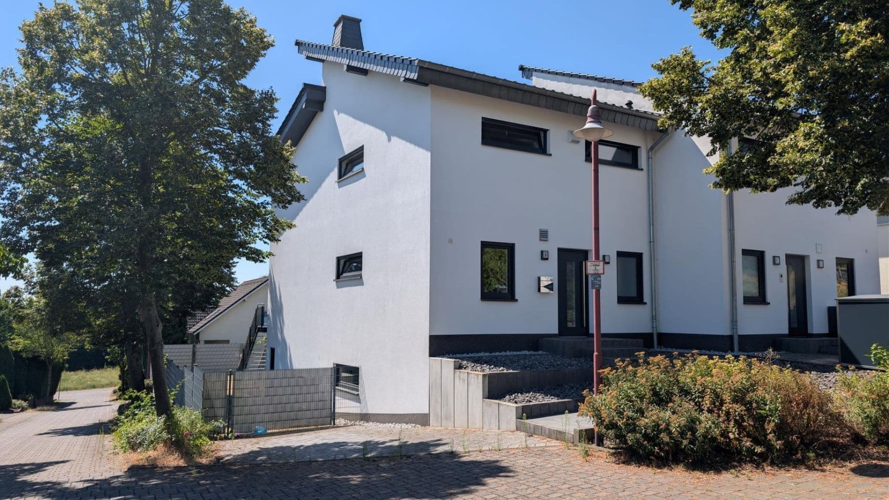 Predaj domu 209 m², pozemok 374 m², Polch, Porýnie-Falcko Predaj domu 209 m², pozemok 374 m², Polch, Porýnie-Falcko
