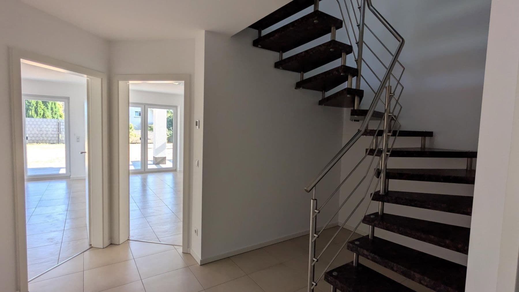 Predaj domu 209 m², pozemok 374 m², Polch, Porýnie-Falcko Predaj domu 209 m², pozemok 374 m², Polch, Porýnie-Falcko