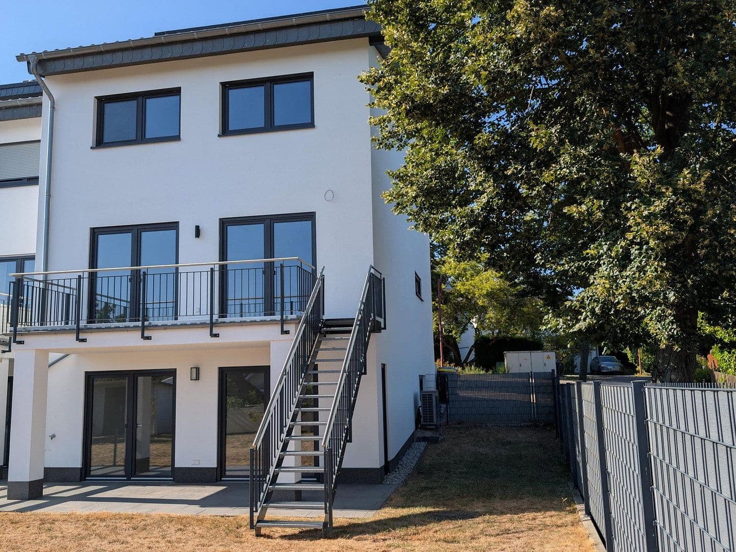 Predaj domu 209 m², pozemok 374 m², Polch, Porýnie-Falcko Predaj domu 209 m², pozemok 374 m², Polch, Porýnie-Falcko
