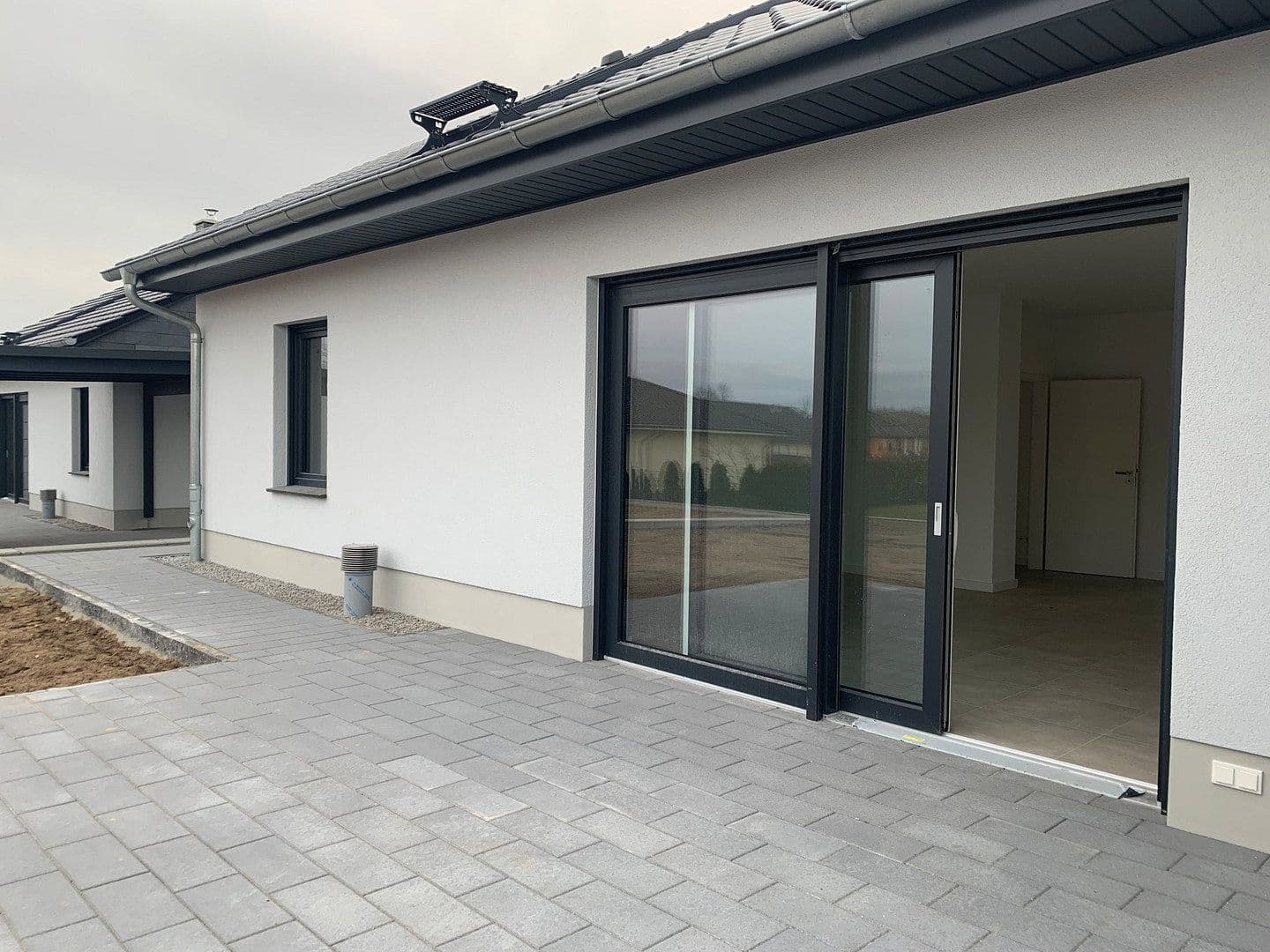 Prenájom bytu 3-izbový 101 m², Am Eßfeld 52b, Luckau, Brandenbursko Prenájom bytu 3-izbový 101 m², Am Eßfeld 52b, Luckau, Brandenbursko