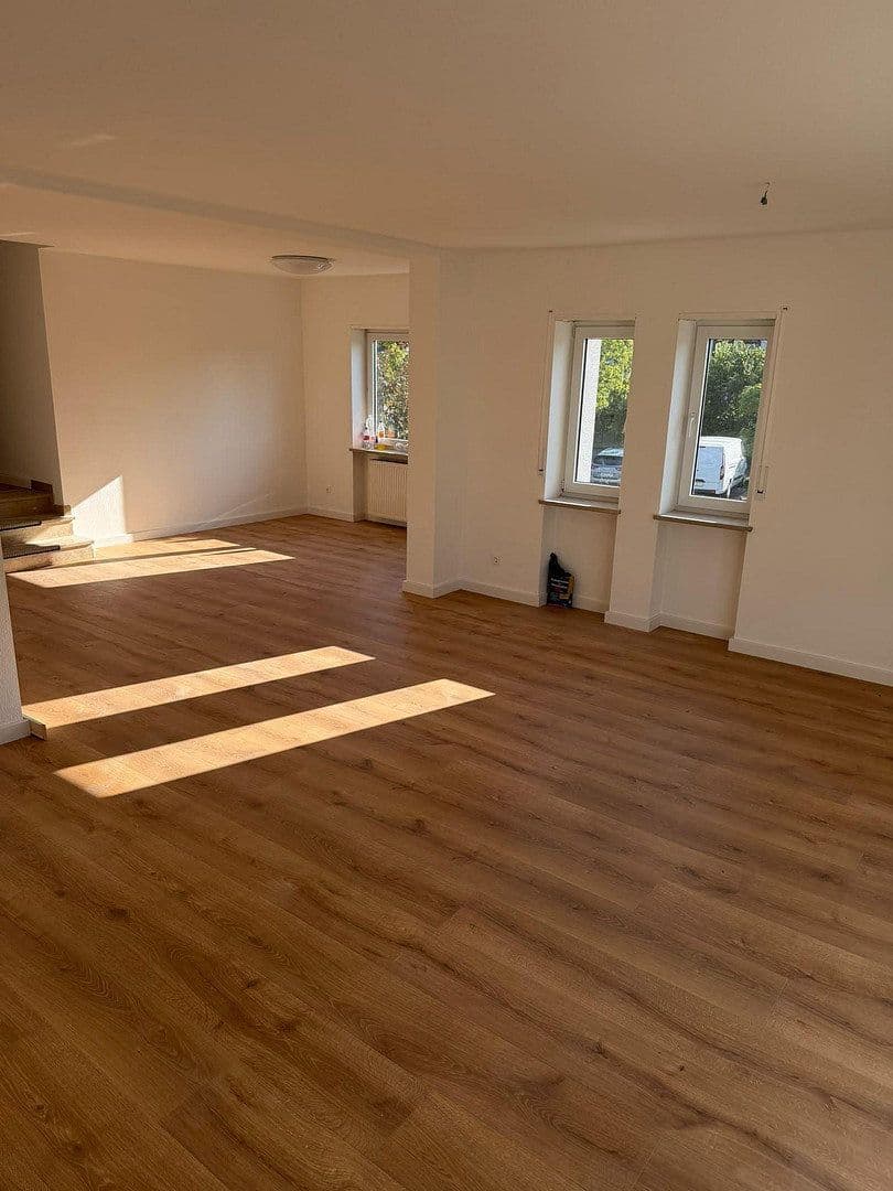 Prenájom bytu 4-izbový 100 m², Finkenweg, Elsenfeld, Bavorsko Prenájom bytu 4-izbový 100 m², Finkenweg, Elsenfeld, Bavorsko