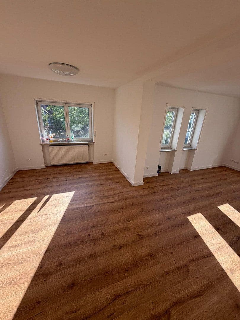 Prenájom bytu 4-izbový 100 m², Finkenweg, Elsenfeld, Bavorsko Prenájom bytu 4-izbový 100 m², Finkenweg, Elsenfeld, Bavorsko