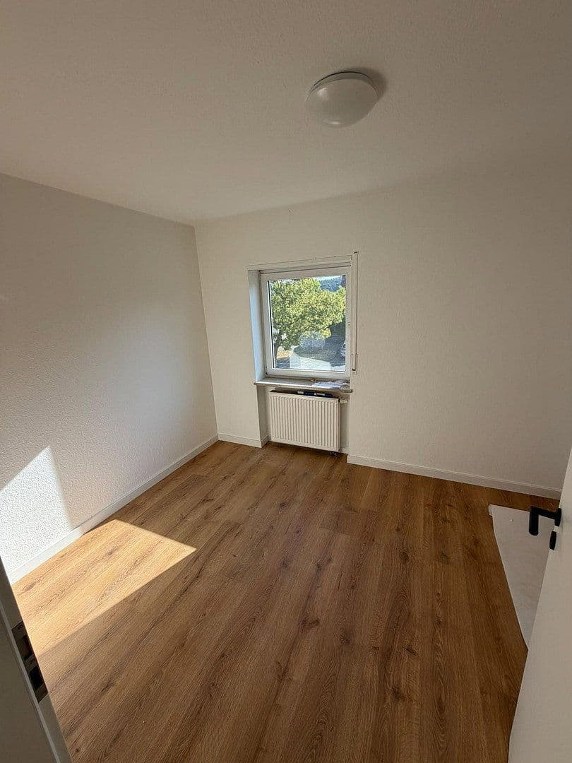 Prenájom bytu 4-izbový 100 m², Finkenweg, Elsenfeld, Bavorsko Prenájom bytu 4-izbový 100 m², Finkenweg, Elsenfeld, Bavorsko