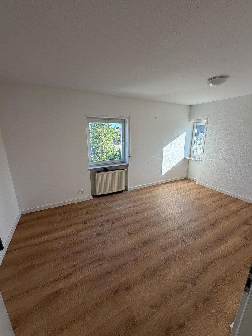 Prenájom bytu 4-izbový 100 m², Finkenweg, Elsenfeld, Bavorsko Prenájom bytu 4-izbový 100 m², Finkenweg, Elsenfeld, Bavorsko