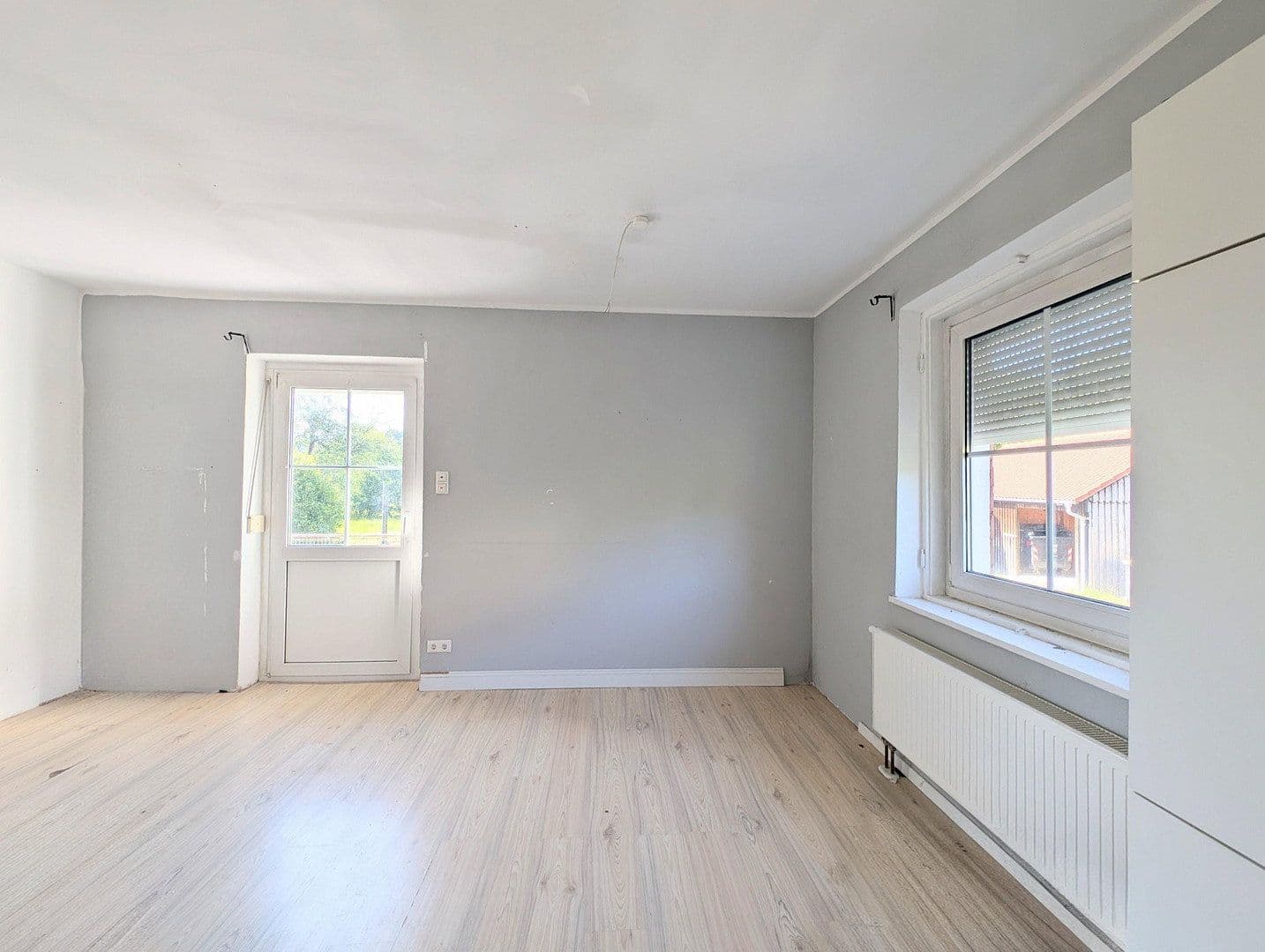 Predaj domu 250 m², pozemok 2.371 m², Schwabmüncher Str. 8, Mittelneufnach, Bavorsko Predaj domu 250 m², pozemok 2.371 m², Schwabmüncher Str. 8, Mittelneufnach, Bavorsko