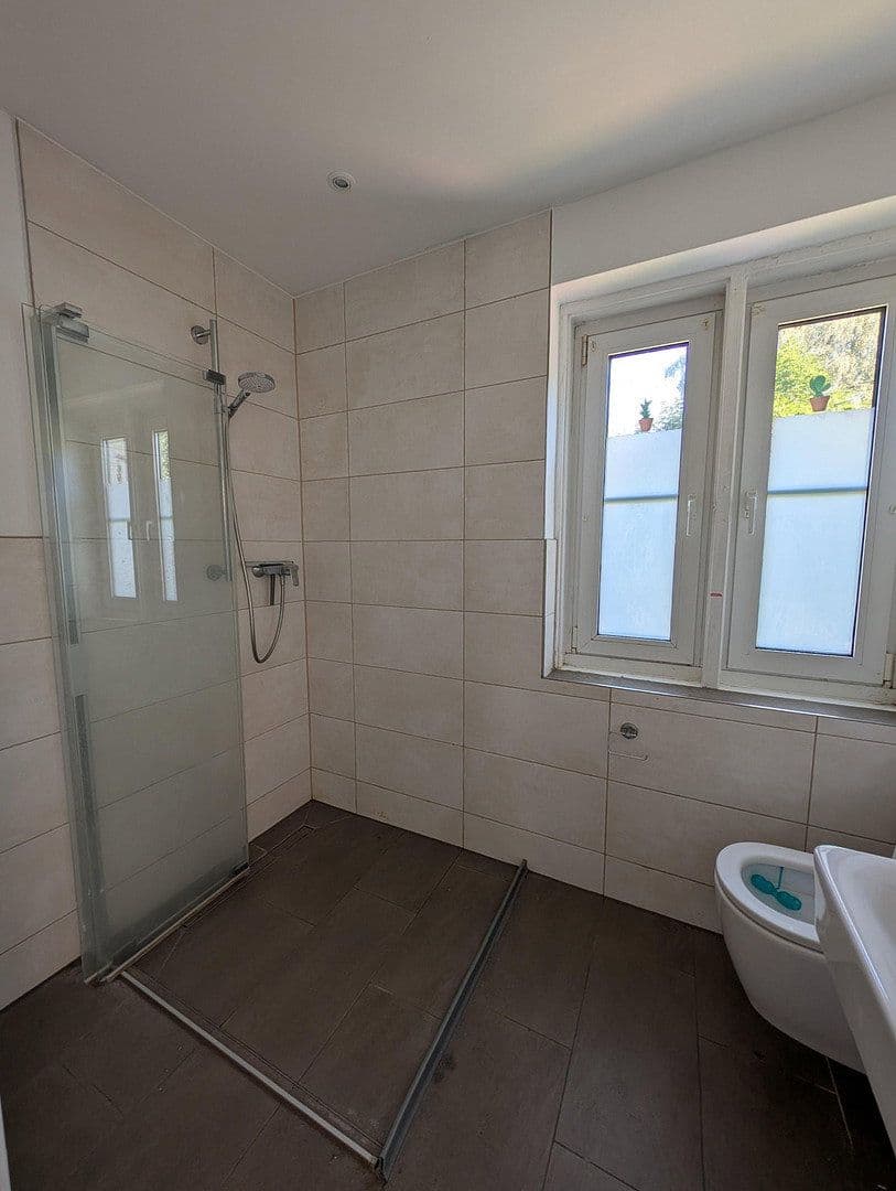 Predaj domu 250 m², pozemok 2.371 m², Schwabmüncher Str. 8, Mittelneufnach, Bavorsko Predaj domu 250 m², pozemok 2.371 m², Schwabmüncher Str. 8, Mittelneufnach, Bavorsko