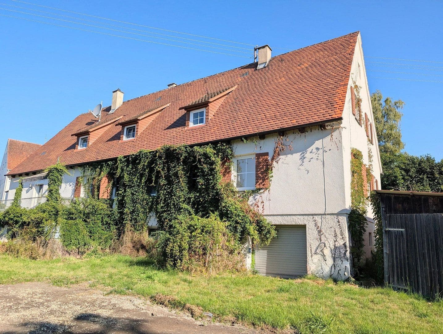 Predaj domu 250 m², pozemok 2.371 m², Schwabmüncher Str. 8, Mittelneufnach, Bavorsko Predaj domu 250 m², pozemok 2.371 m², Schwabmüncher Str. 8, Mittelneufnach, Bavorsko