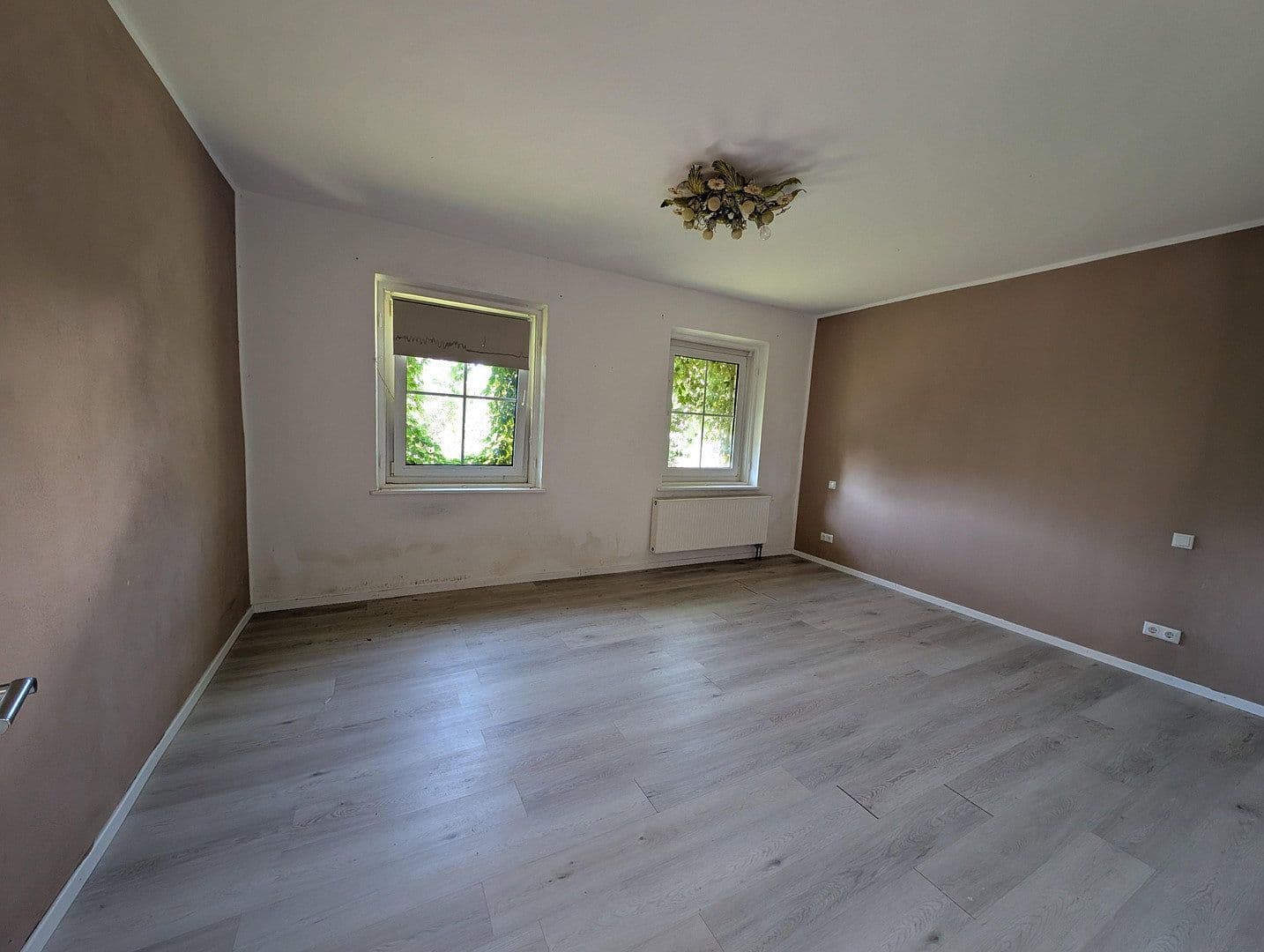 Predaj domu 250 m², pozemok 2.371 m², Schwabmüncher Str. 8, Mittelneufnach, Bavorsko Predaj domu 250 m², pozemok 2.371 m², Schwabmüncher Str. 8, Mittelneufnach, Bavorsko