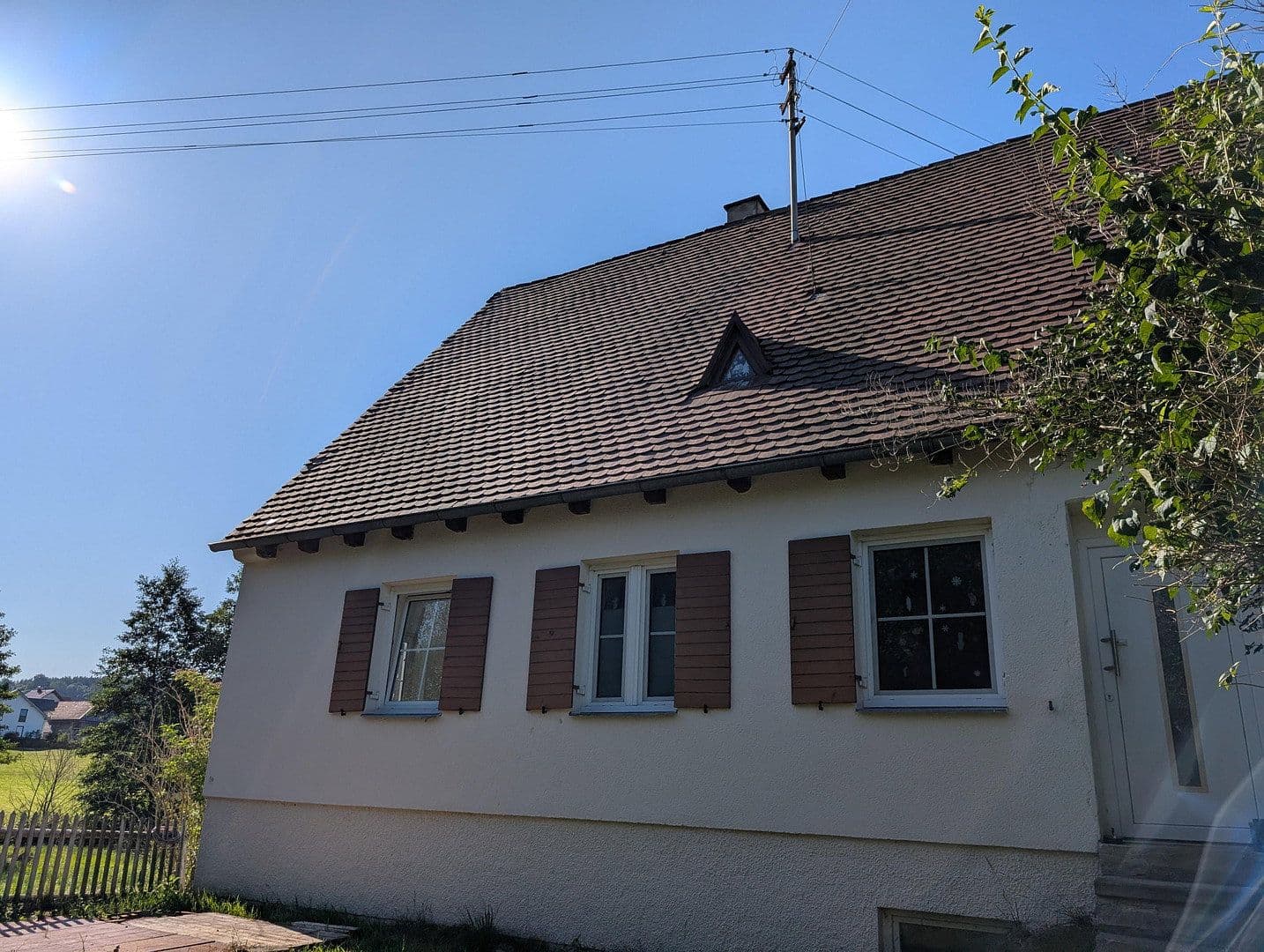Predaj domu 250 m², pozemok 2.371 m², Schwabmüncher Str. 8, Mittelneufnach, Bavorsko Predaj domu 250 m², pozemok 2.371 m², Schwabmüncher Str. 8, Mittelneufnach, Bavorsko