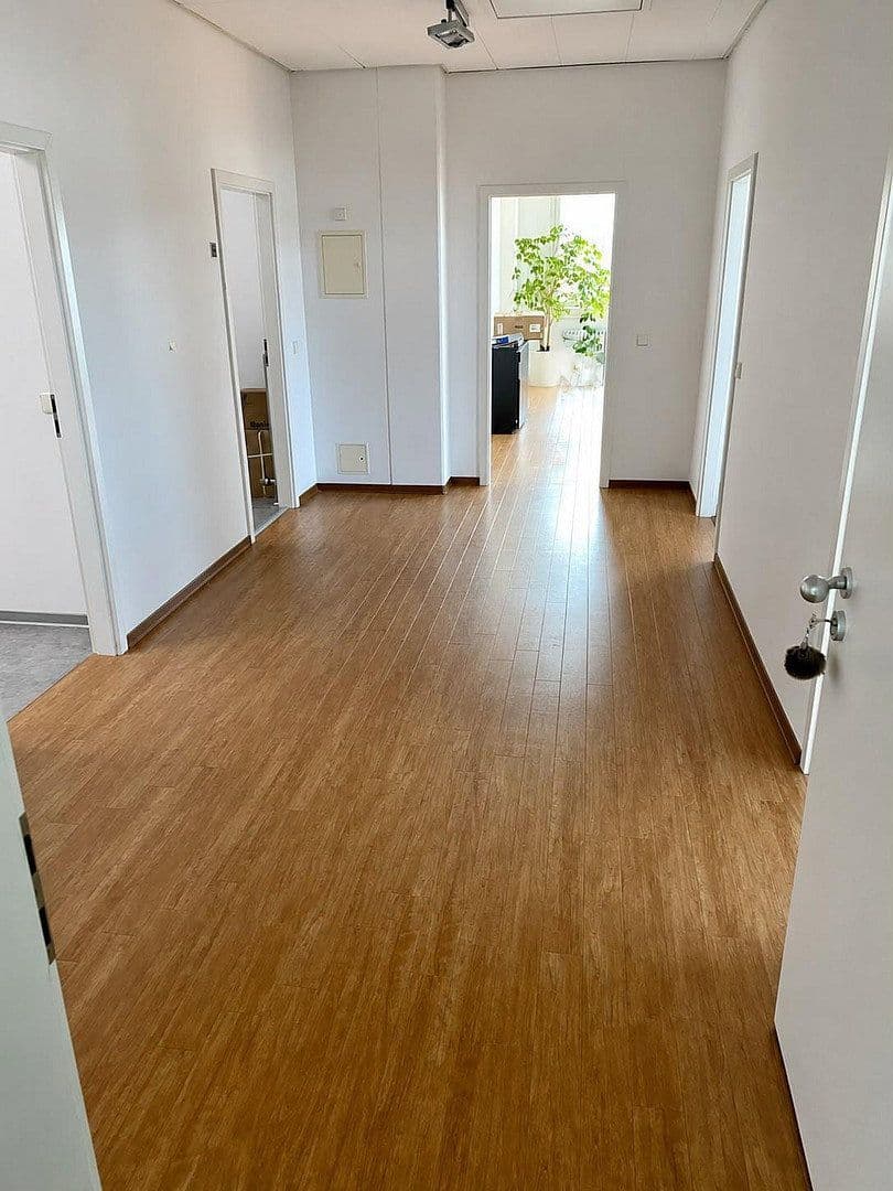 Prenájom kancelárie 105 m², Bürgermeister Graf Ring 10, Geretsried, Gelting, Bavorsko Prenájom kancelárie 105 m², Bürgermeister Graf Ring 10, Geretsried, Gelting, Bavorsko