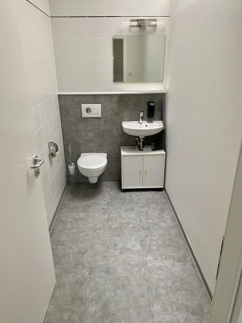 Prenájom kancelárie 105 m², Bürgermeister Graf Ring 10, Geretsried, Gelting, Bavorsko Prenájom kancelárie 105 m², Bürgermeister Graf Ring 10, Geretsried, Gelting, Bavorsko