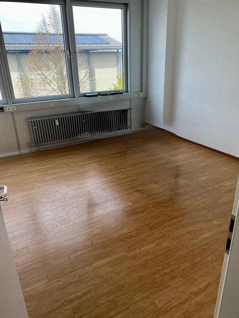 Prenájom kancelárie 105 m², Bürgermeister Graf Ring 10, Geretsried, Gelting, Bavorsko Prenájom kancelárie 105 m², Bürgermeister Graf Ring 10, Geretsried, Gelting, Bavorsko