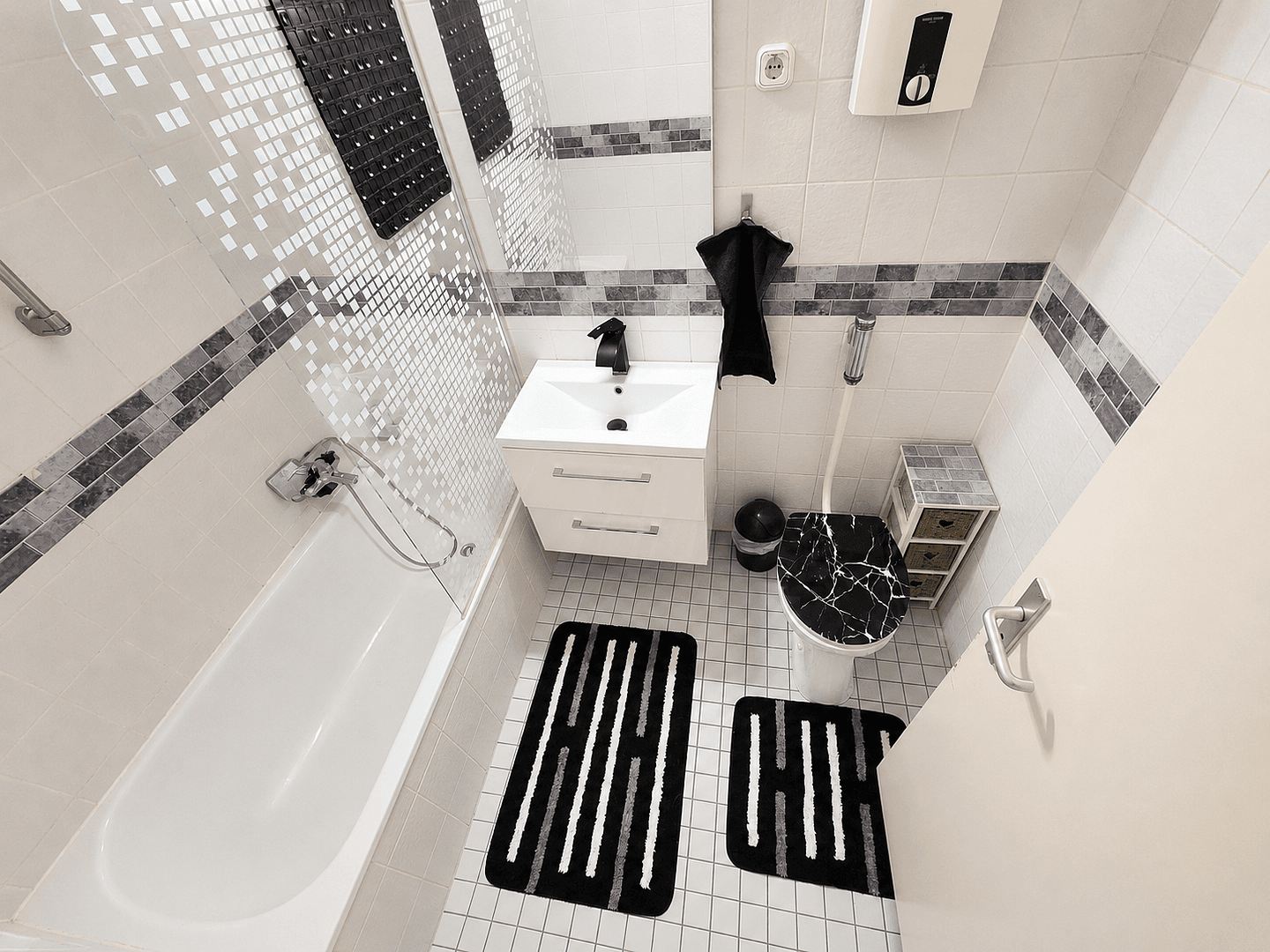 Prenájom bytu 3-izbový 80 m², Mommsenstr. 39a, Essen, Severné Porýnie - Westfálsko Prenájom bytu 3-izbový 80 m², Mommsenstr. 39a, Essen, Severné Porýnie - Westfálsko