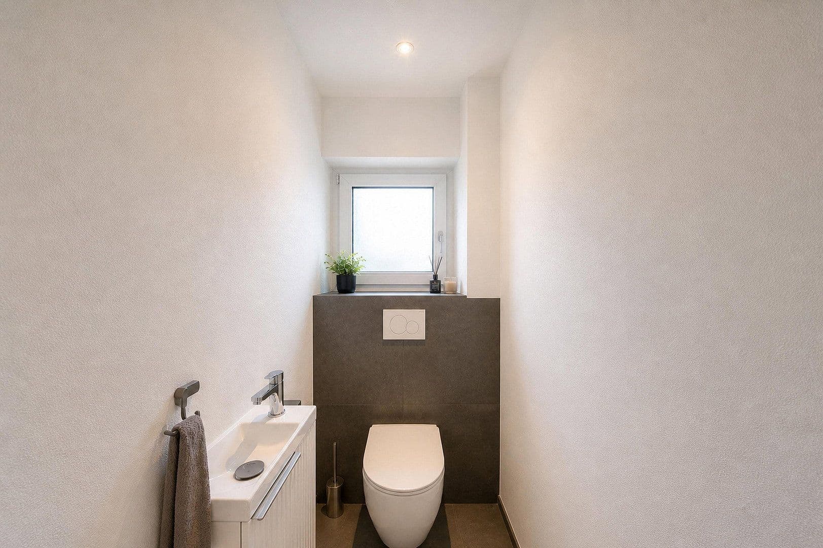 Prenájom bytu 4-izbový 85 m², Ulm, Bádensko-Wurttembersko Prenájom bytu 4-izbový 85 m², Ulm, Bádensko-Wurttembersko
