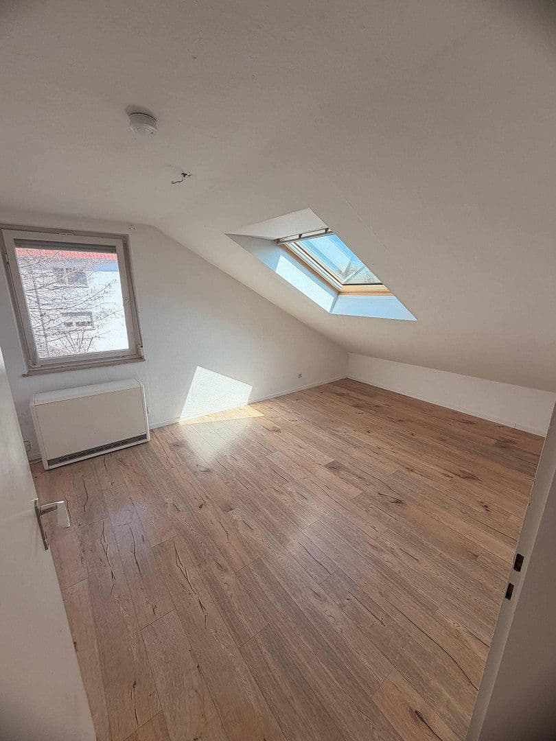 Predaj domu 210 m², pozemok 476 m², Stuttgart, Bádensko-Wurttembersko Predaj domu 210 m², pozemok 476 m², Stuttgart, Bádensko-Wurttembersko