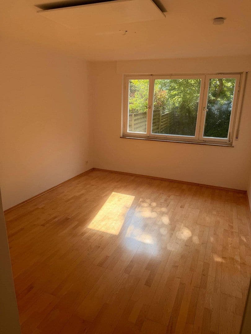 Predaj domu 210 m², pozemok 476 m², Stuttgart, Bádensko-Wurttembersko Predaj domu 210 m², pozemok 476 m², Stuttgart, Bádensko-Wurttembersko