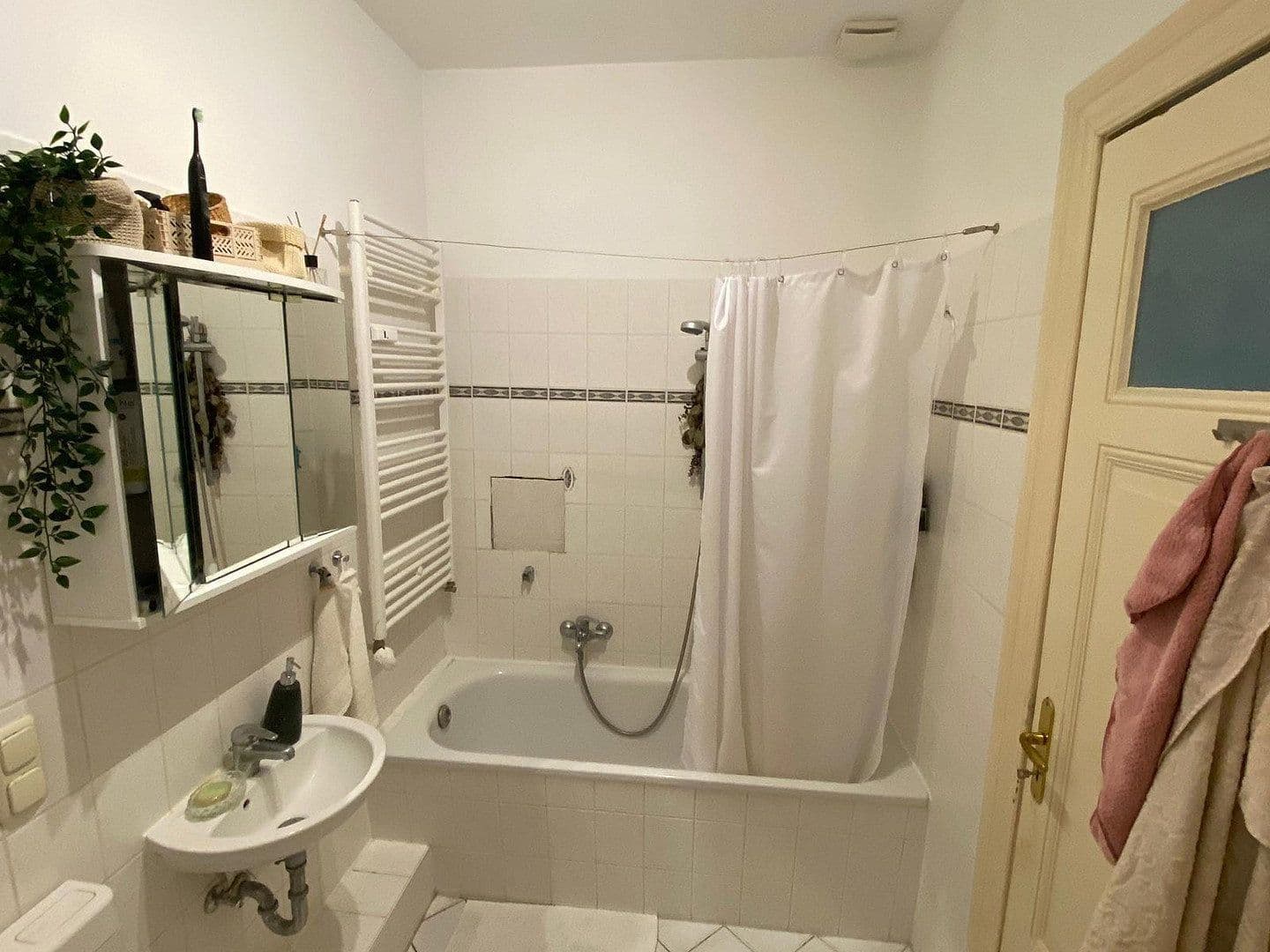 Prenájom bytu 2-izbový 46 m², Großbeerenstr. 159, Potsdam, Brandenbursko Prenájom bytu 2-izbový 46 m², Großbeerenstr. 159, Potsdam, Brandenbursko