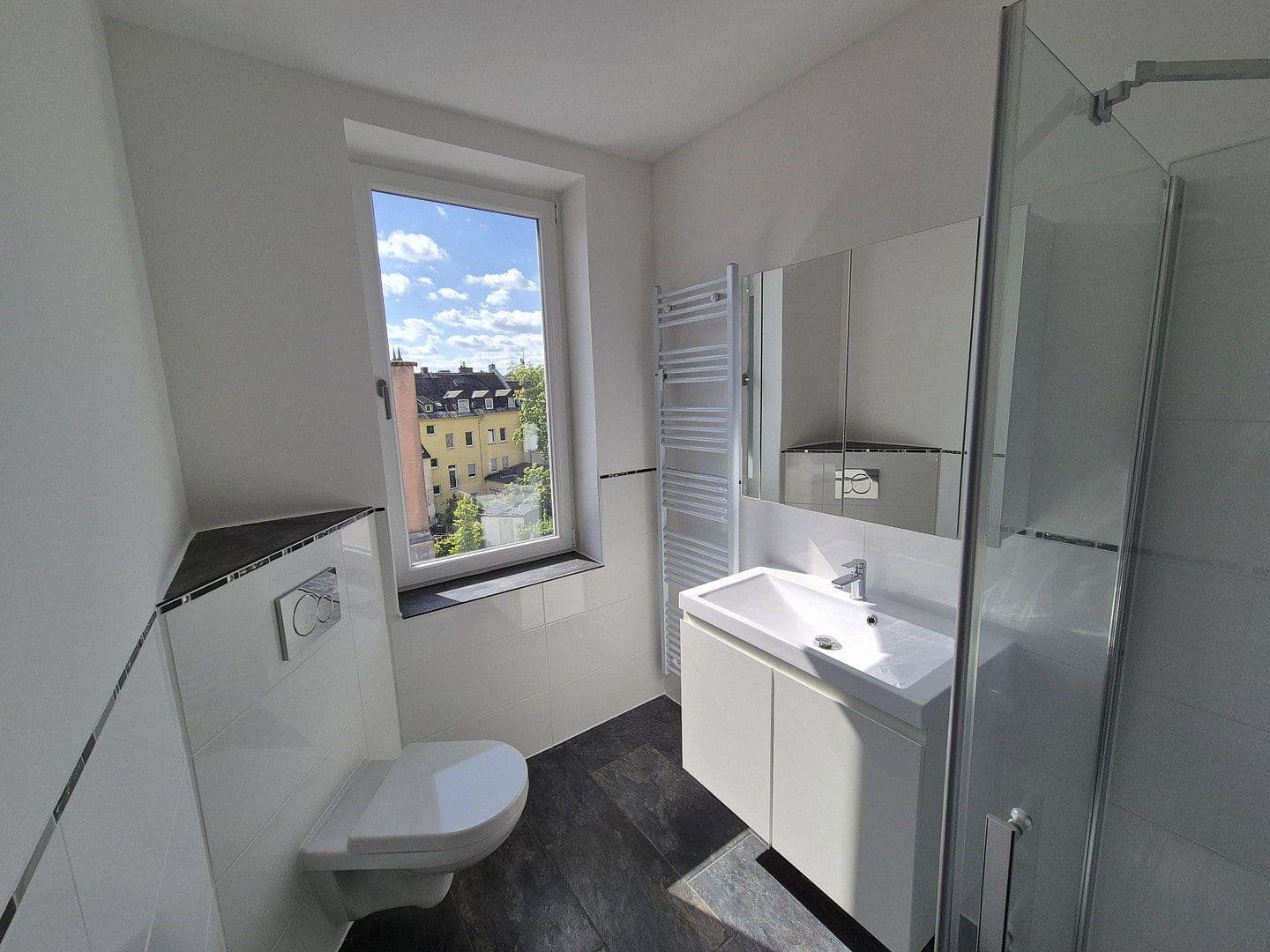 Prenájom bytu 4-izbový 94 m², Hof, Bavorsko Prenájom bytu 4-izbový 94 m², Hof, Bavorsko