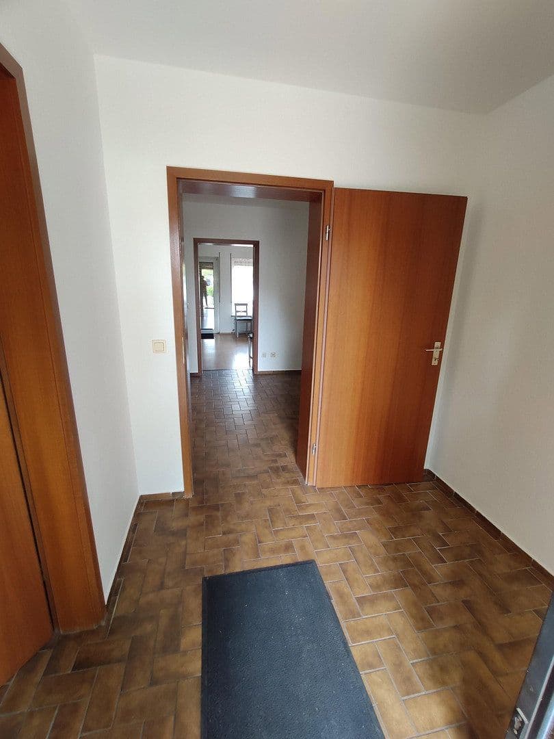 Prenájom domu 250 m², pozemok 300 m², Offenbach-Rumpenheim, Hesensko Prenájom domu 250 m², pozemok 300 m², Offenbach-Rumpenheim, Hesensko