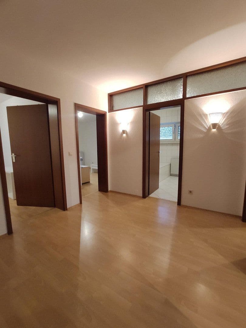 Prenájom domu 250 m², pozemok 300 m², Offenbach-Rumpenheim, Hesensko Prenájom domu 250 m², pozemok 300 m², Offenbach-Rumpenheim, Hesensko