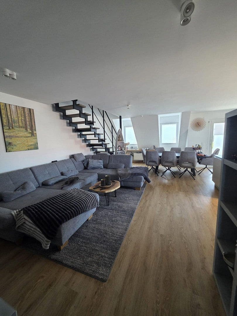 Prenájom bytu 4-izbový 110 m², Krähenstraße 7, Fellbach, Bádensko-Wurttembersko Prenájom bytu 4-izbový 110 m², Krähenstraße 7, Fellbach, Bádensko-Wurttembersko