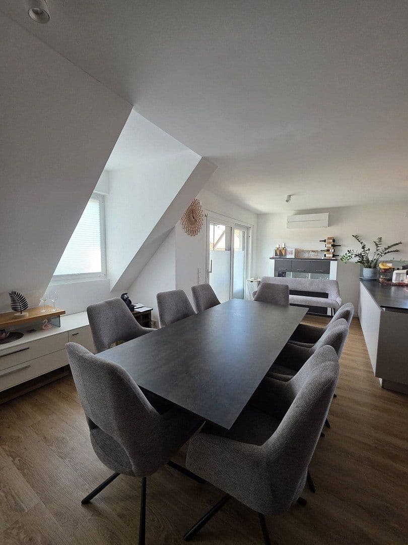 Prenájom bytu 4-izbový 110 m², Krähenstraße 7, Fellbach, Bádensko-Wurttembersko Prenájom bytu 4-izbový 110 m², Krähenstraße 7, Fellbach, Bádensko-Wurttembersko