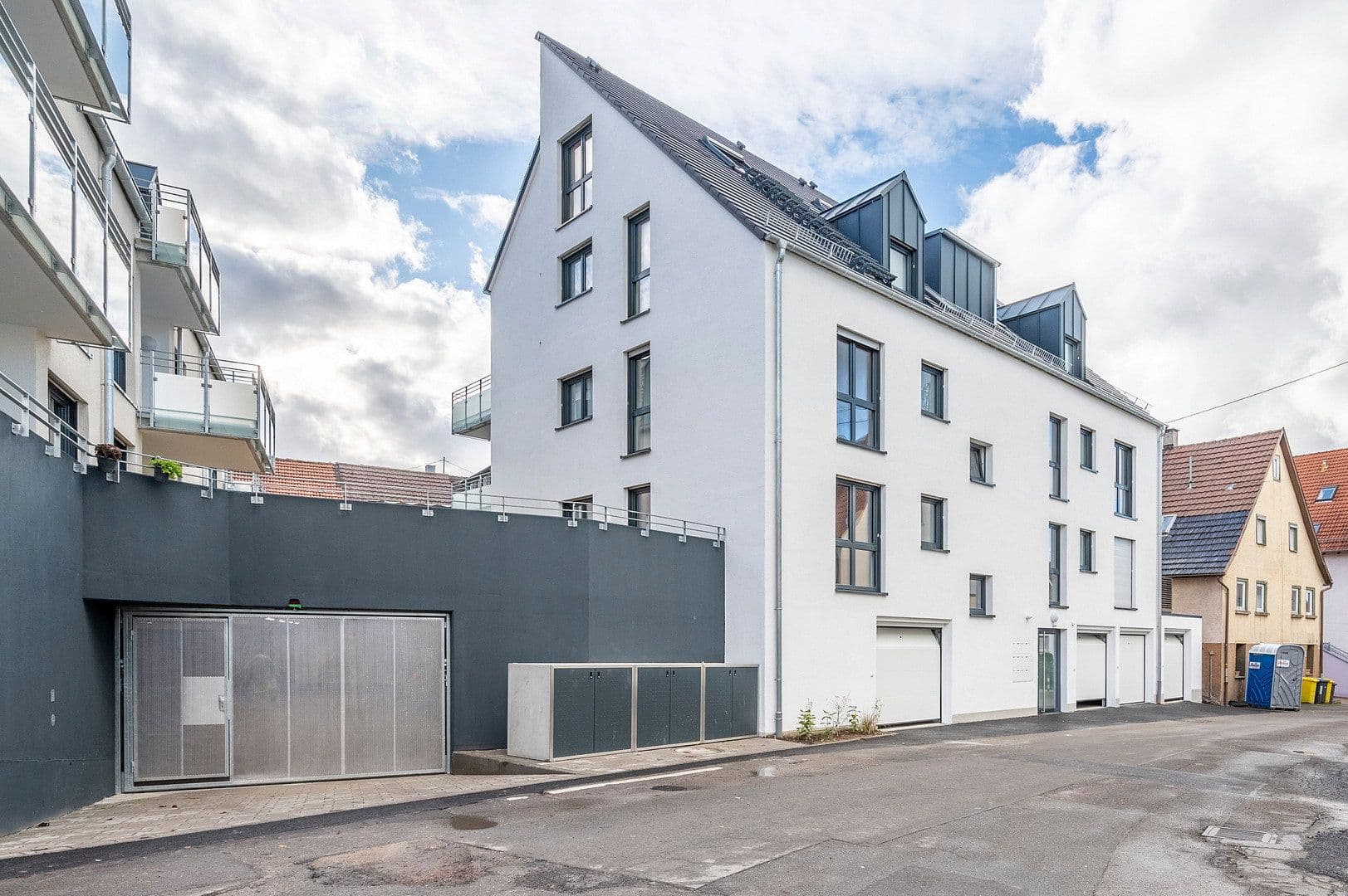Prenájom bytu 4-izbový 110 m², Krähenstraße 7, Fellbach, Bádensko-Wurttembersko Prenájom bytu 4-izbový 110 m², Krähenstraße 7, Fellbach, Bádensko-Wurttembersko