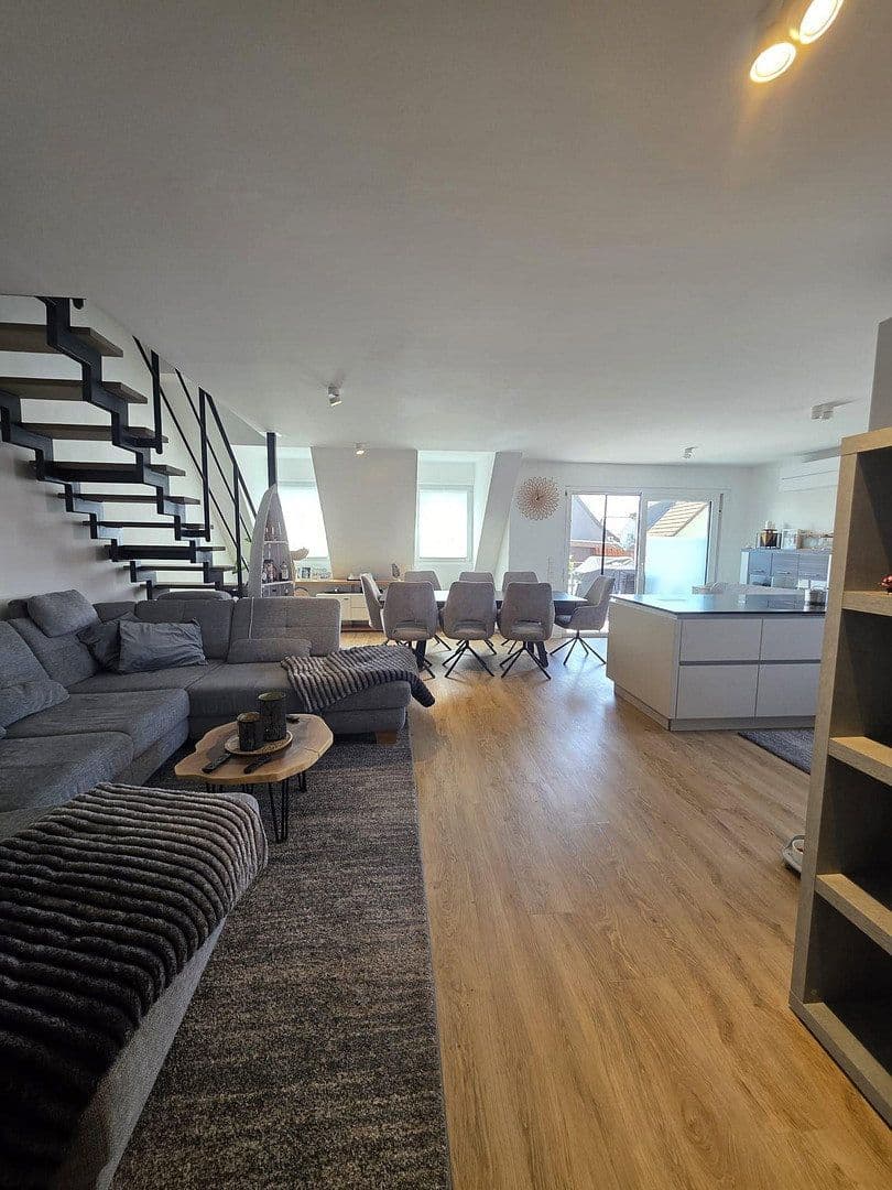 Prenájom bytu 4-izbový 110 m², Krähenstraße 7, Fellbach, Bádensko-Wurttembersko Prenájom bytu 4-izbový 110 m², Krähenstraße 7, Fellbach, Bádensko-Wurttembersko