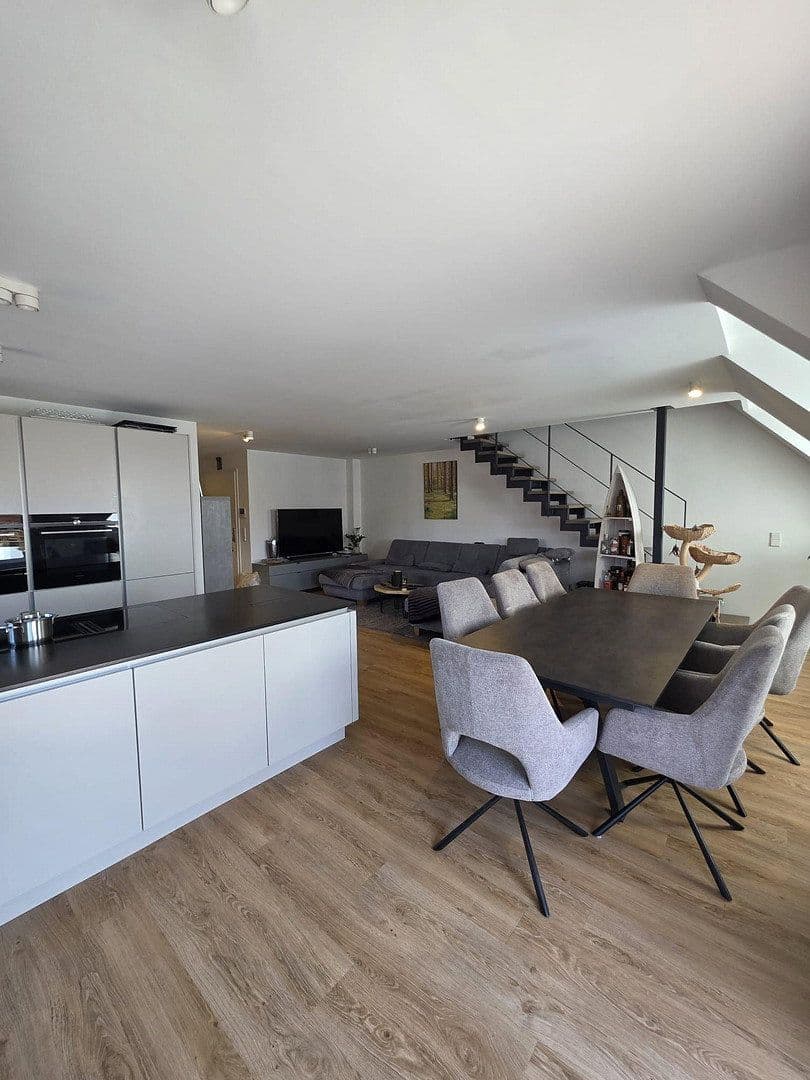 Prenájom bytu 4-izbový 110 m², Krähenstraße 7, Fellbach, Bádensko-Wurttembersko Prenájom bytu 4-izbový 110 m², Krähenstraße 7, Fellbach, Bádensko-Wurttembersko
