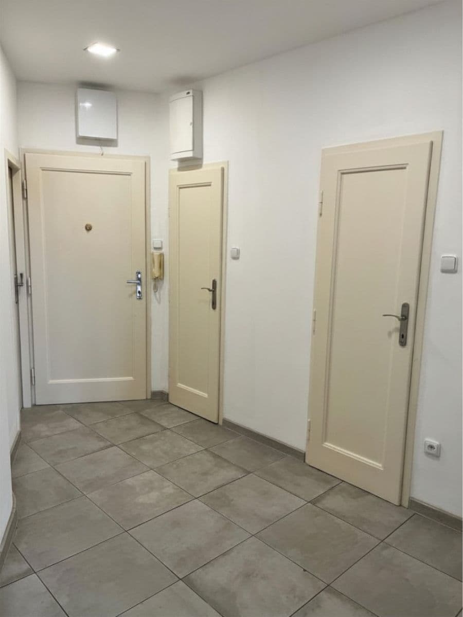 Prenájom bytu 2-izbový 53 m², Černokostelecká, Praha, Praha Prenájom bytu 2-izbový 53 m², Černokostelecká, Praha, Praha