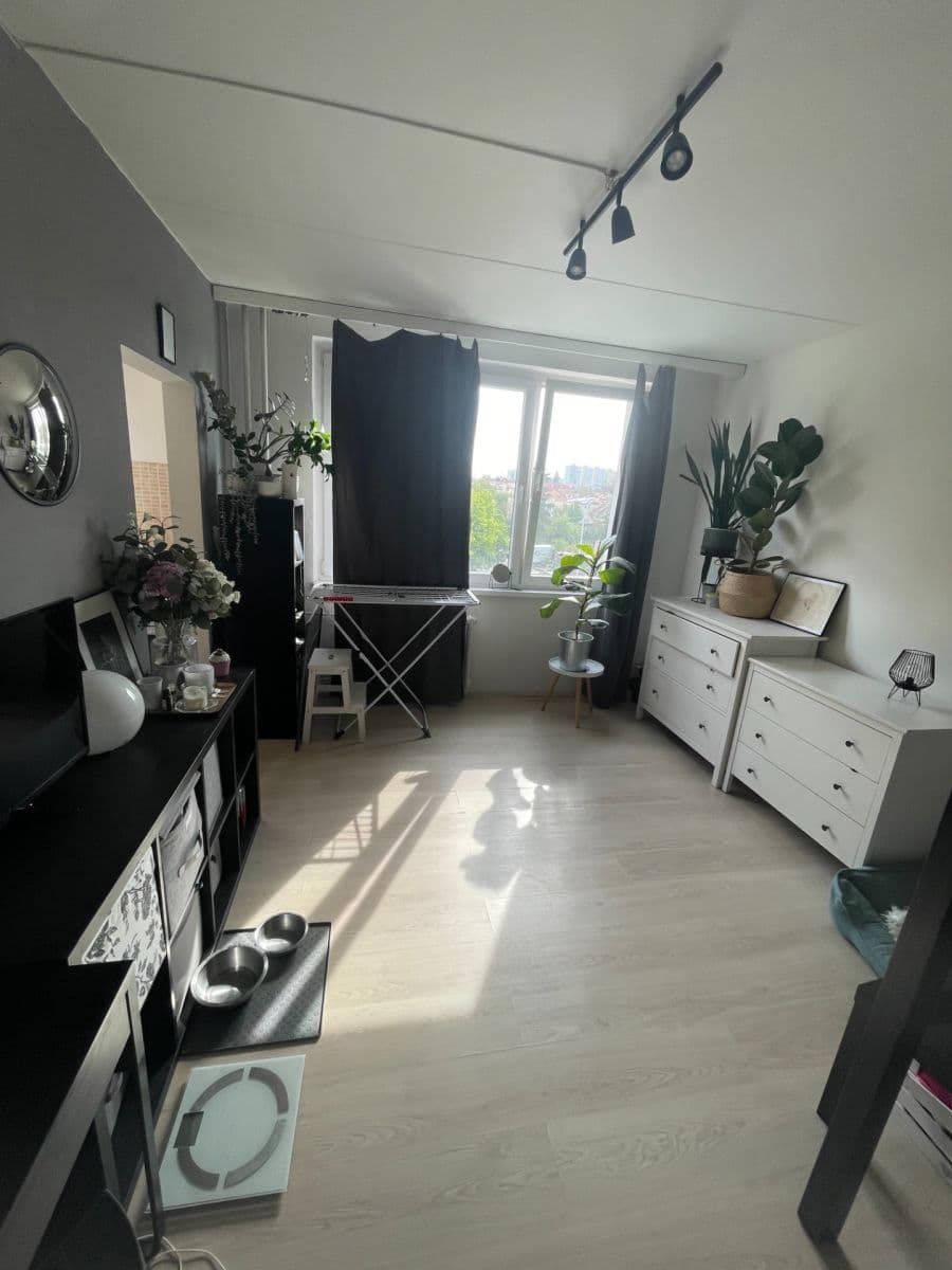 Prenájom bytu 1-izbový 30 m², Benkova, Praha, Praha Prenájom bytu 1-izbový 30 m², Benkova, Praha, Praha