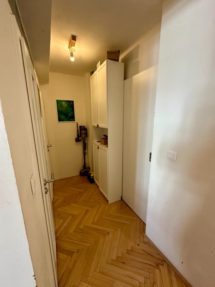 Prenájom bytu 3-izbový 94 m², Vrbenského, Praha, Praha Prenájom bytu 3-izbový 94 m², Vrbenského, Praha, Praha