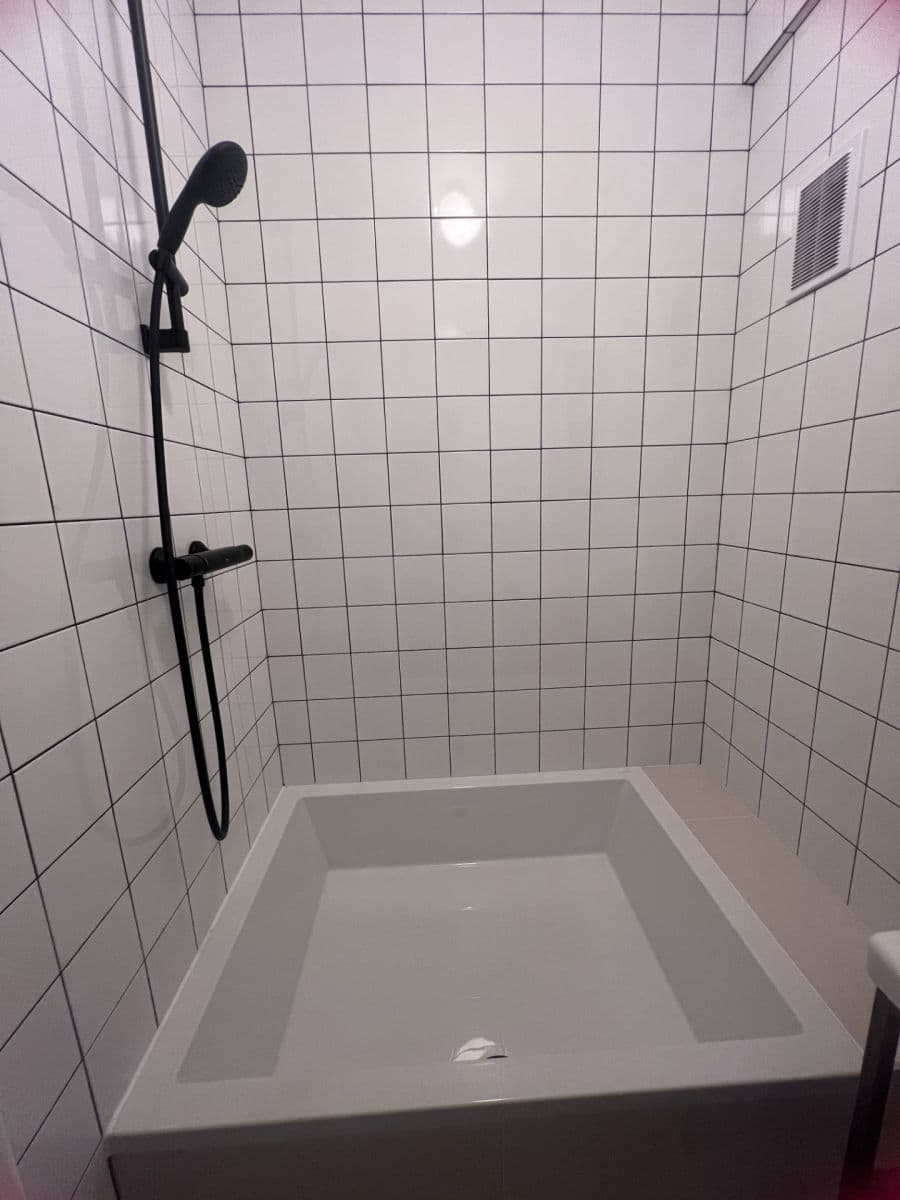 Prenájom bytu 2-izbový 70 m², Amurská, Praha, Praha Prenájom bytu 2-izbový 70 m², Amurská, Praha, Praha