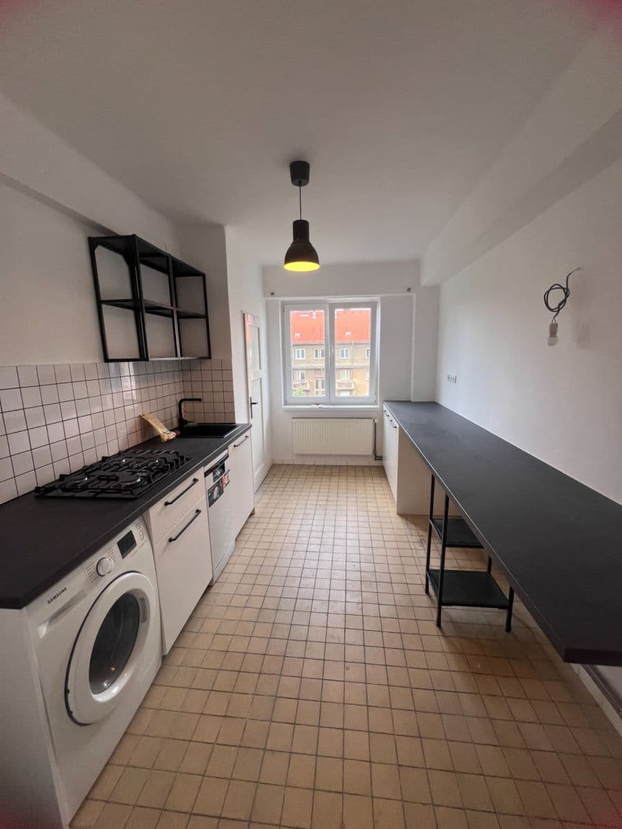 Prenájom bytu 2-izbový 70 m², Amurská, Praha, Praha Prenájom bytu 2-izbový 70 m², Amurská, Praha, Praha