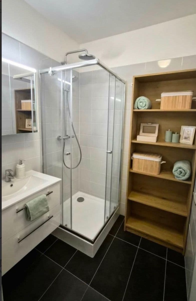 Prenájom bytu 2-izbový 58 m², Zlochova, Praha, Praha Prenájom bytu 2-izbový 58 m², Zlochova, Praha, Praha