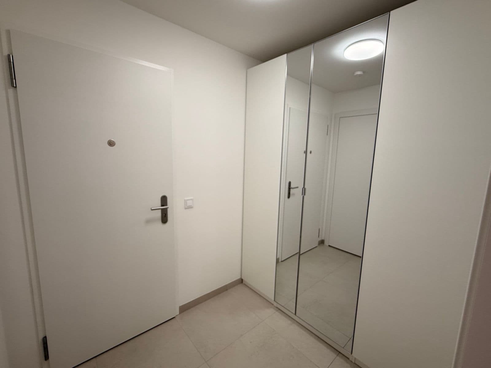 Prenájom bytu 1-izbový 34 m², Roháčova, Praha, Praha Prenájom bytu 1-izbový 34 m², Roháčova, Praha, Praha