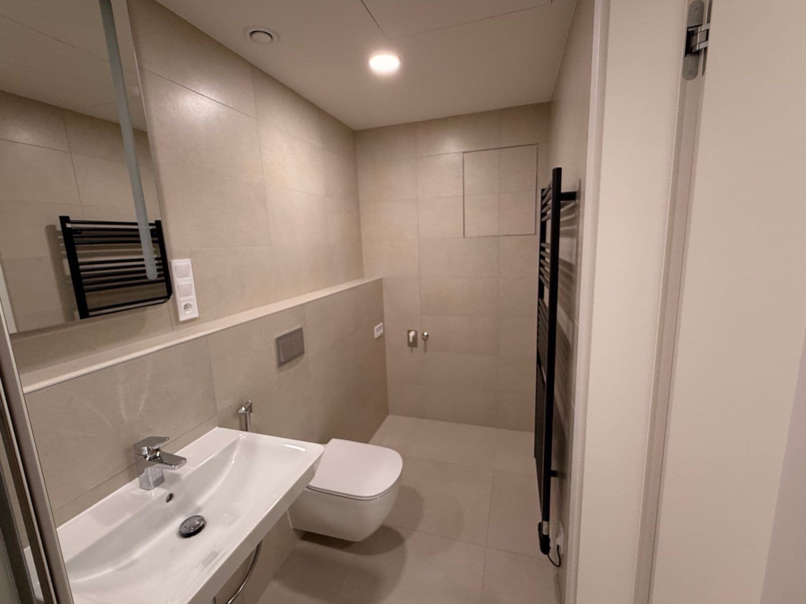 Prenájom bytu 1-izbový 34 m², Roháčova, Praha, Praha Prenájom bytu 1-izbový 34 m², Roháčova, Praha, Praha