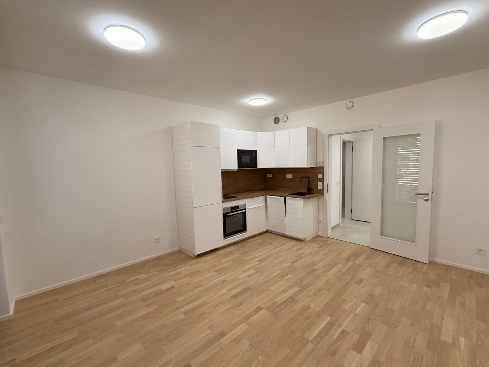 Prenájom bytu 1-izbový 34 m², Roháčova, Praha, Praha Prenájom bytu 1-izbový 34 m², Roháčova, Praha, Praha