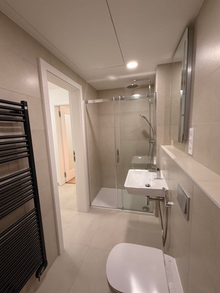 Prenájom bytu 1-izbový 34 m², Roháčova, Praha, Praha Prenájom bytu 1-izbový 34 m², Roháčova, Praha, Praha